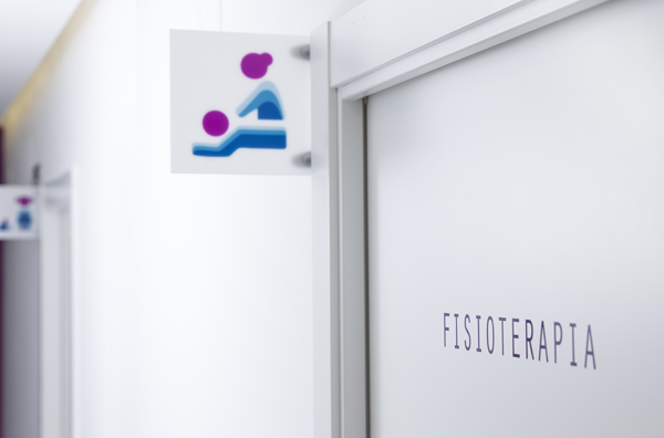 CLINICA-SENT-DISEÑO-señaletica2-baobab-staff-creativo